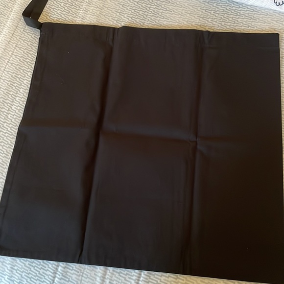 Authentic Chanel black dust bag 20 x 21 and cleaning cloth packet - Picture 5 of 9